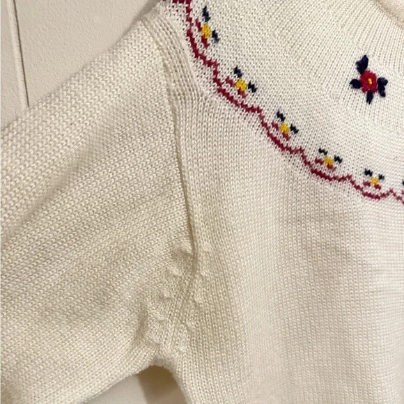 Vintage ‘80s White Crewneck Sweater with Floral Embroidery Women XL Cottagecore - Picture 6 of 9
